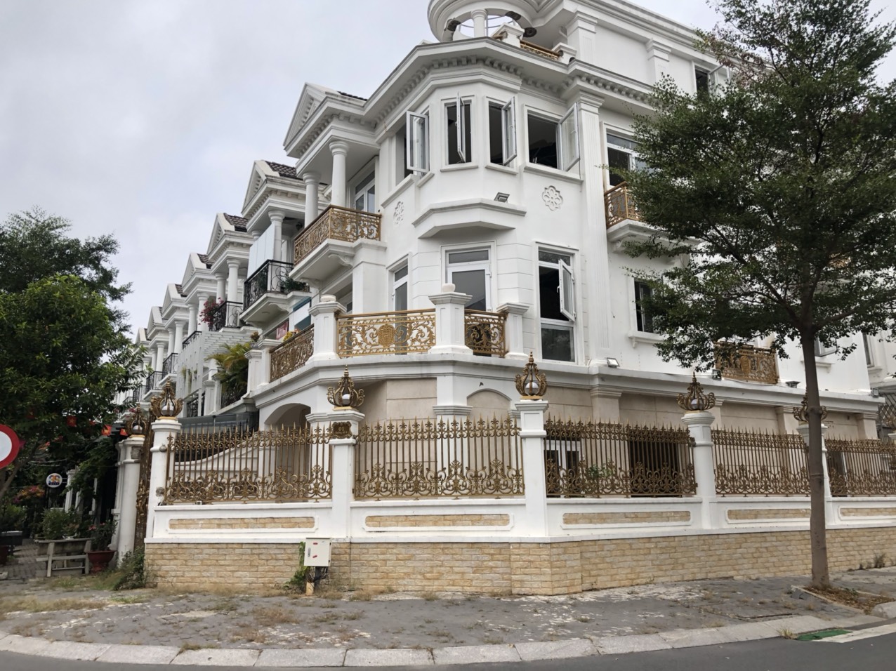 Biệt thự mặt tiền đường số 8, KDC CityLand, P.5, Gò Vấp bán