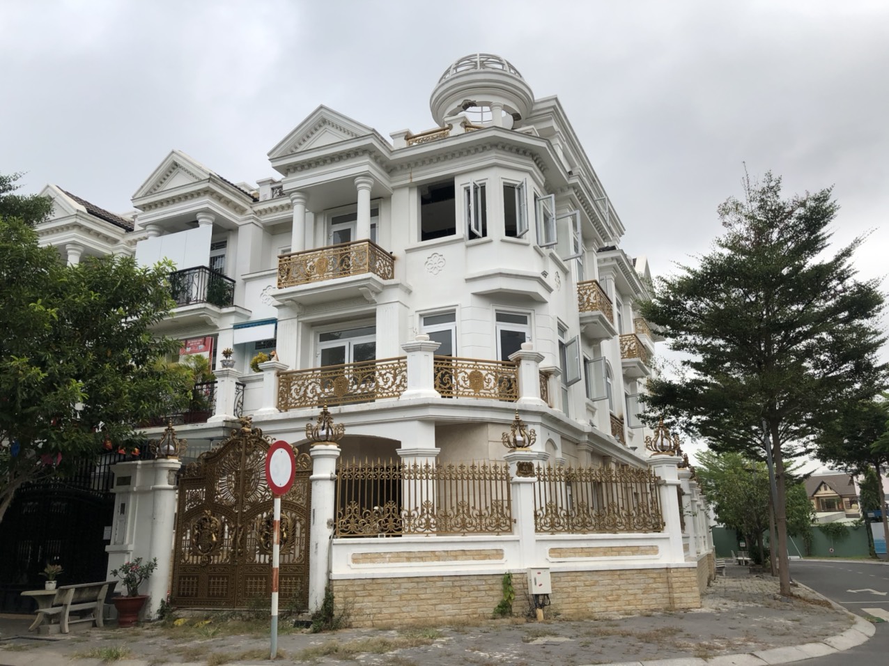 Biệt thự mặt tiền đường số 8, KDC CityLand, P.5, Gò Vấp bán