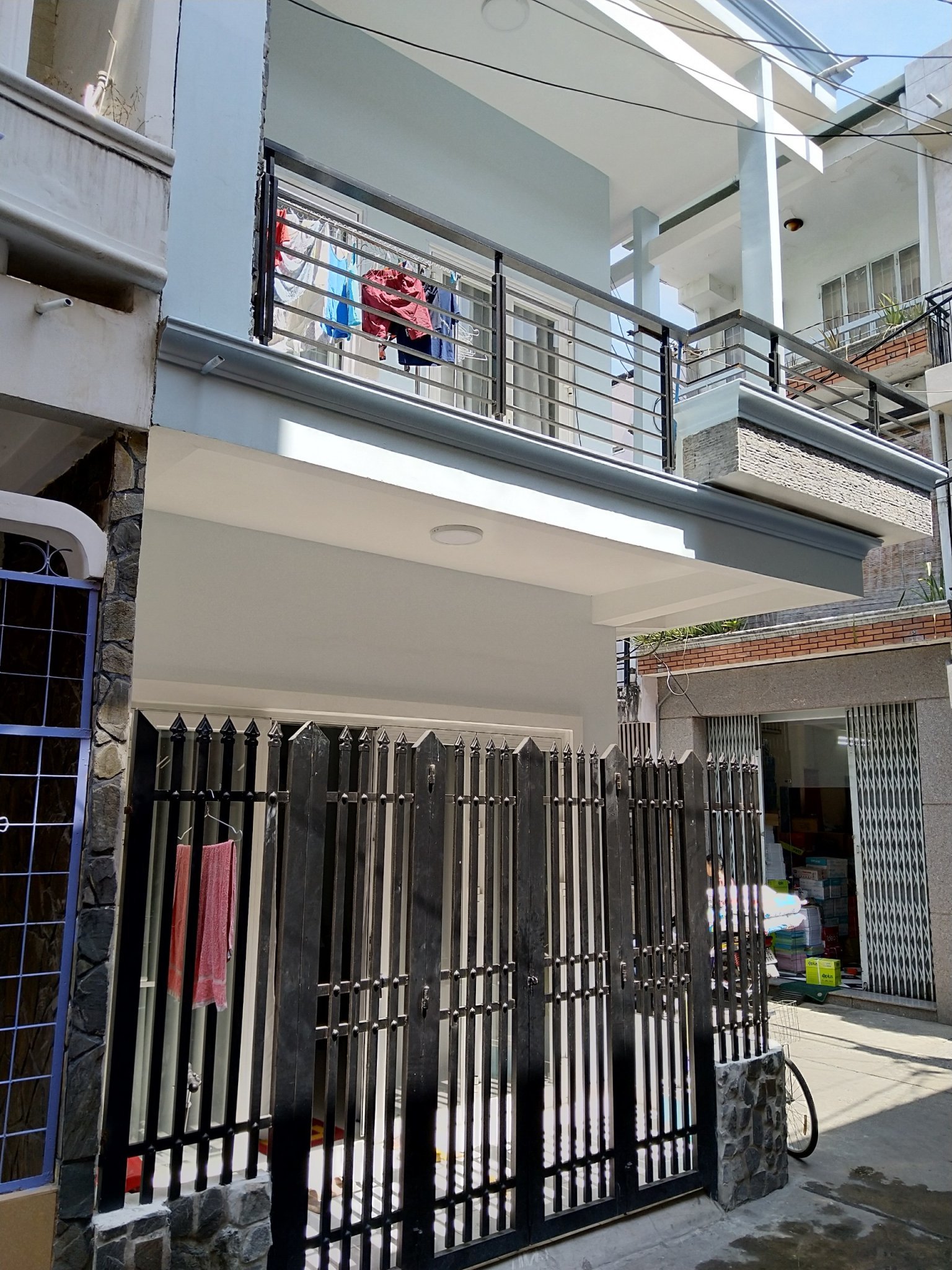 1.Chính chủ cần bán gấp nhà HXH quay đầu đường Thành Thái, phường 14, Quận 10