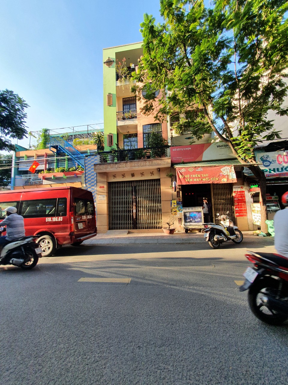 Cần bán nhà mặt tiền lớn đường Hát Giang gần Cửu Long, trung tâm Sân Bay. DT: 10x25m