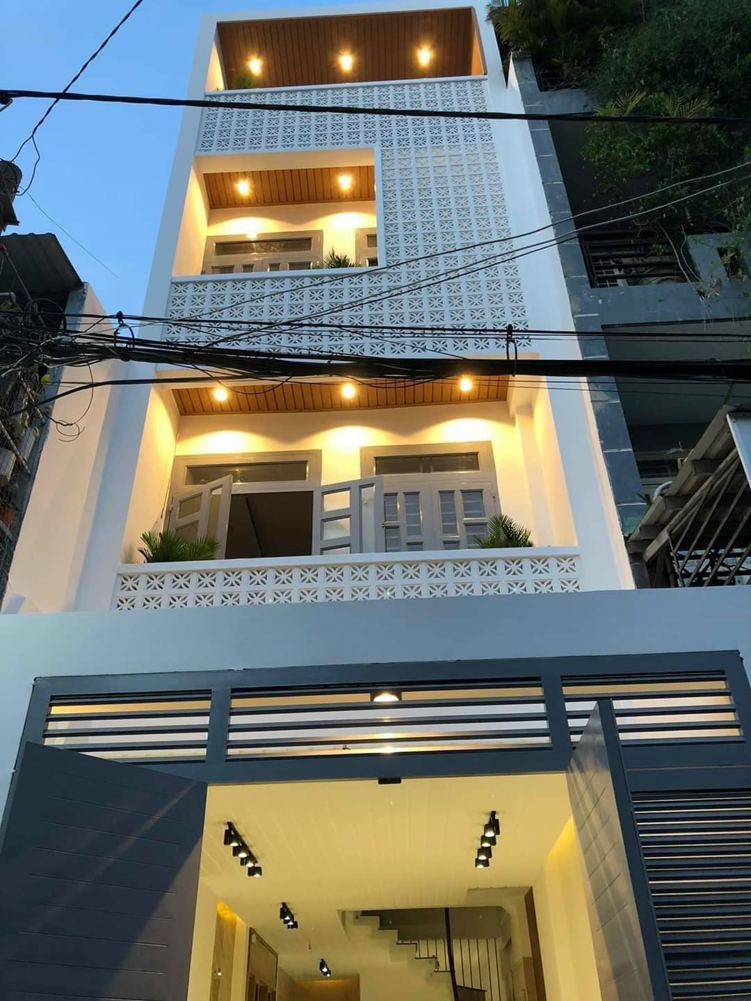 hẻm xe hơi 4x20 trệt 3 lầu, Núi Thành Tân Bình giá 9.6 tỷ