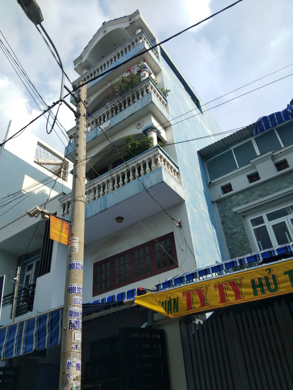 Bán nhà Phan Huy Ích DT 4 x 15,7m, 3 lầu. 