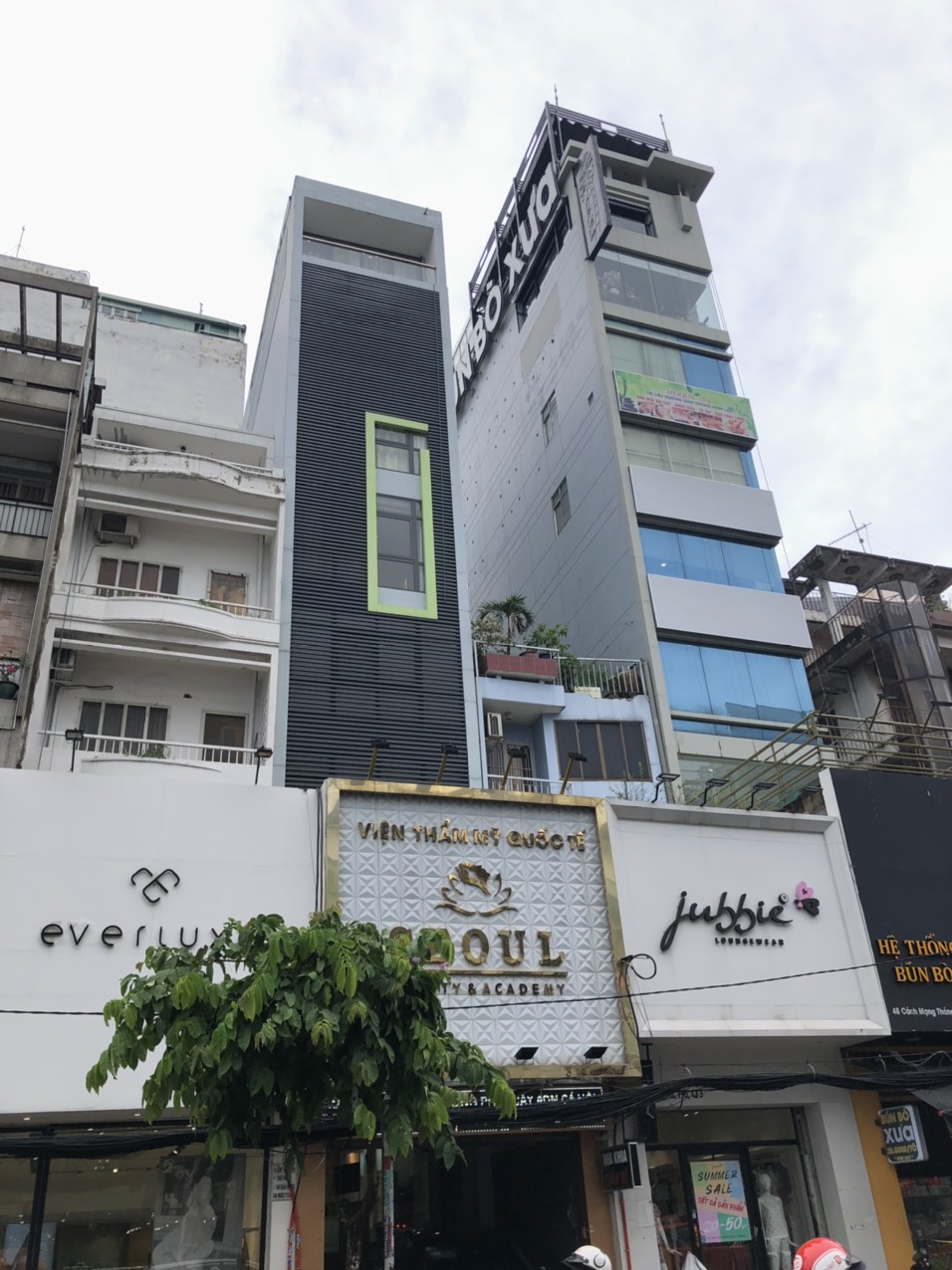 Bán khách sạn mặt tiền đường Nguyễn Chí Thanh chỉ 23.5 tỷ, 19 phòng đang kinh doanh , Quận 11.