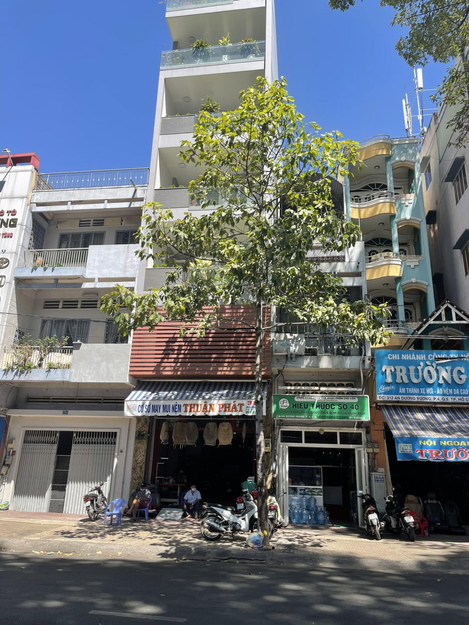 Cần tiền bán nhà đường Nguyễn Tri Phương - Nguyễn Trãi, Q5. dt: 4x25m, 3 lầu, giá 32,9 tỷ