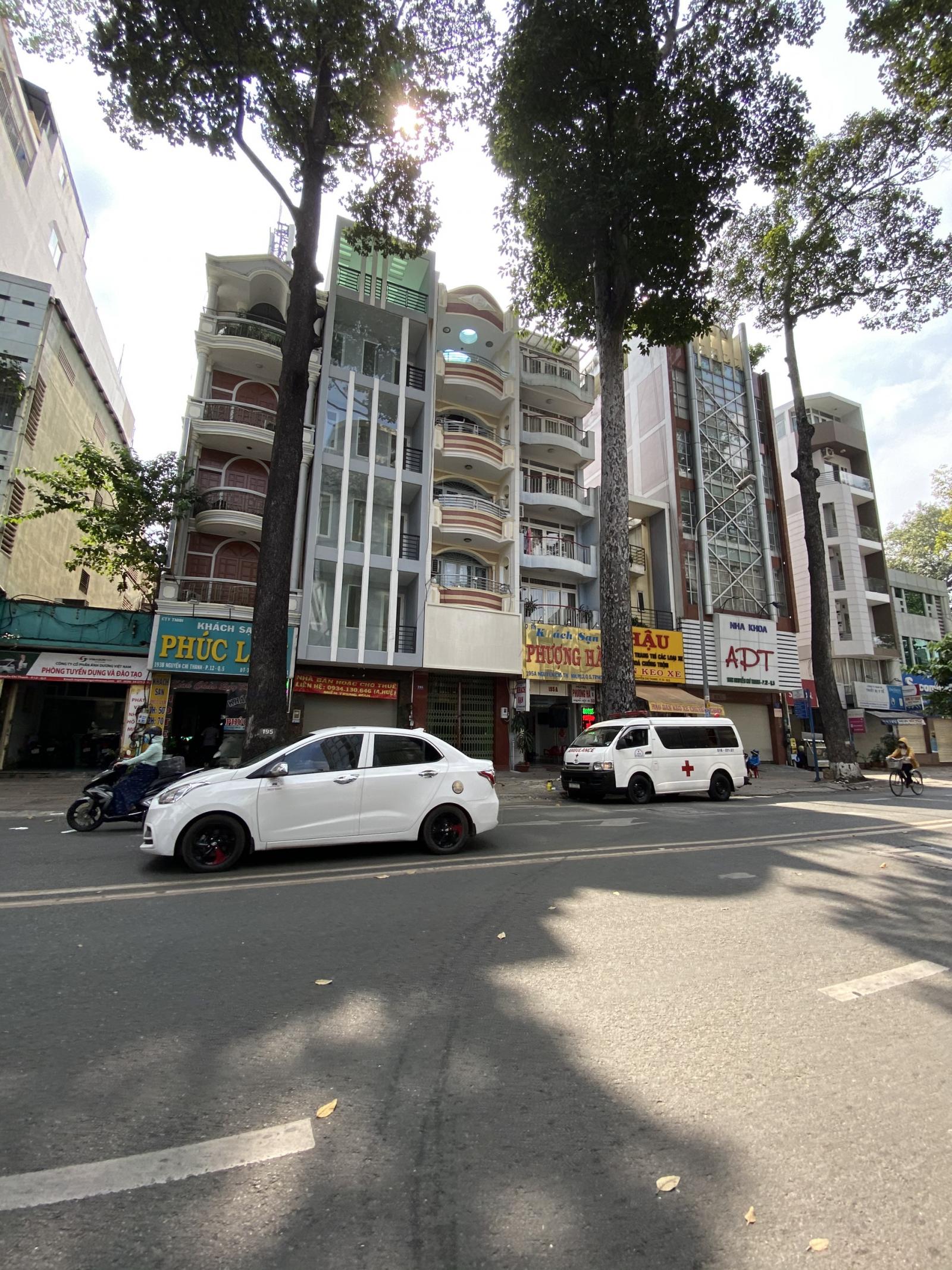 Cần tiền bán nhà đường Nguyễn Tri Phương - Nguyễn Trãi, Q5. dt: 4x25m, 3 lầu, giá 32,9 tỷ