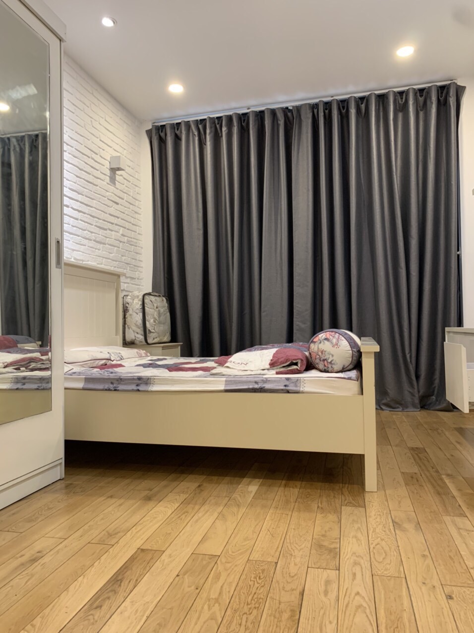 Cần bán gấp nhà hẽm xe hơi TÔ Hiến Thành Quận 10 DT:4x17m 4 lầu giá chỉ 11.2 tỷ.