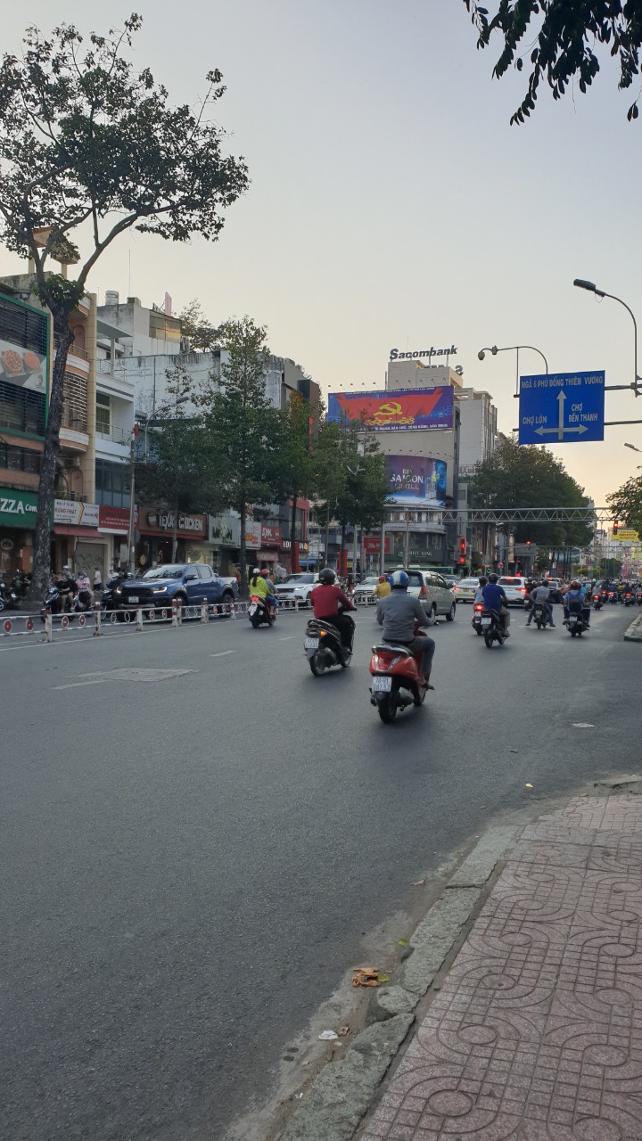 Bán nhà mặt phố tại Đường Nguyễn Văn Cừ, Phường Cầu Kho, Quận 1, Tp.HCM diện tích 420m2 giá 32 Tỷ