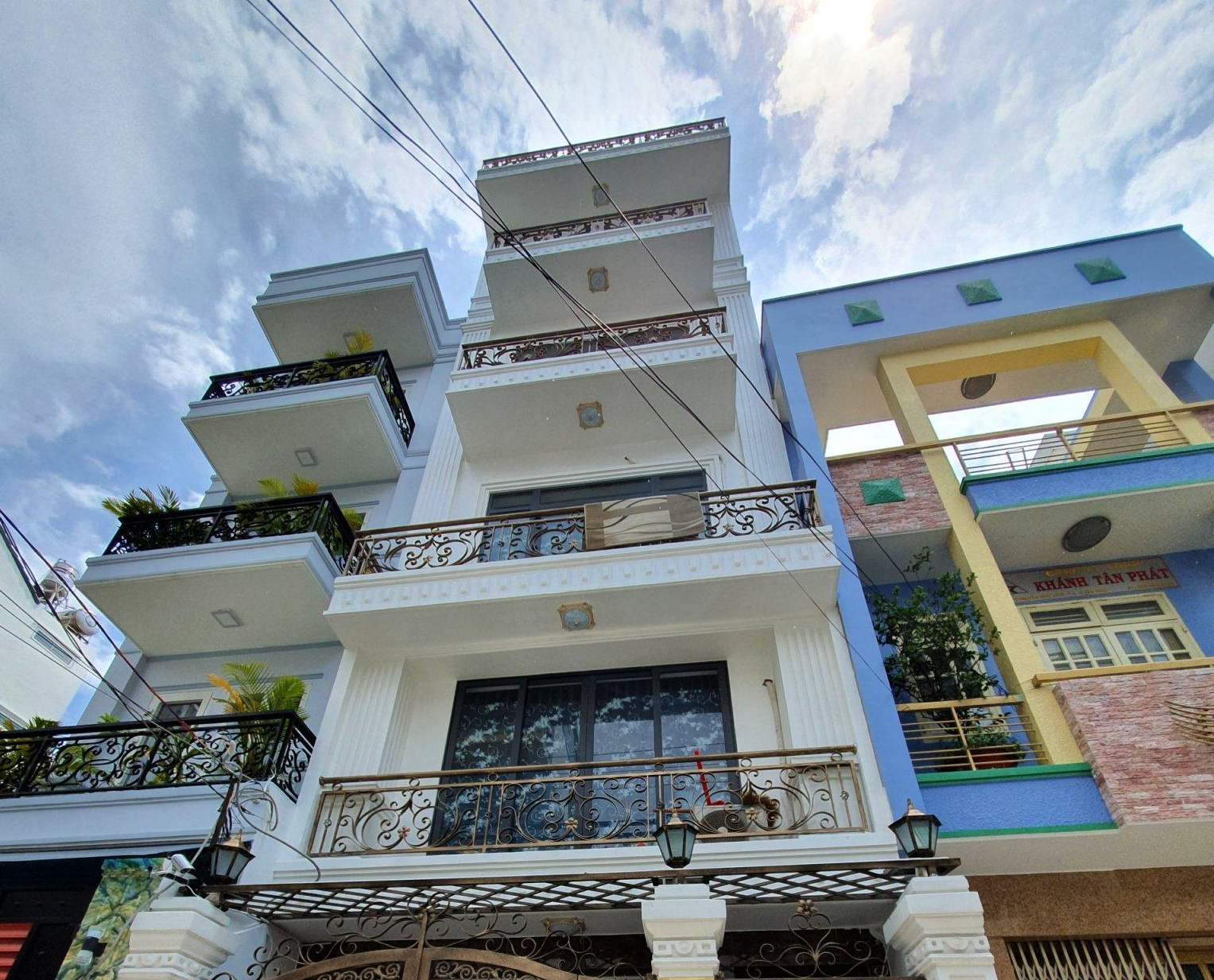 Cần bán nhà mặt tiền 4 tầng Ngô Thị Thu Minh, 4 x 18m, Nhà mới đẹp vào KD ngay