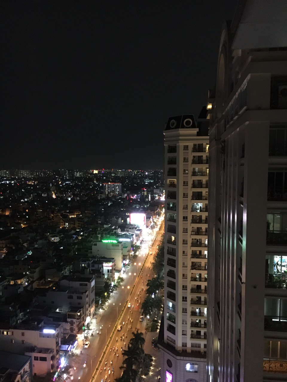 Chính chủ cần bán căn hộ chung cư cao cấp The Everich, Tháp R2  Đ/C 968 3 Tháng 2 Phường 15 Quận 11.