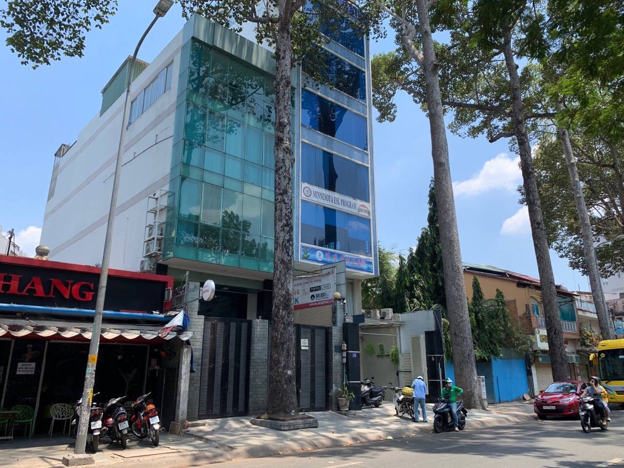 Bán tòa nhà mặt tiền phường 2 Tân Bình ngay sân bay Tân Sơn Nhất. DT: 8.5x32m