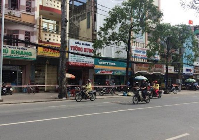 Bán nhà MT Nguyễn Chí Thanh ngay vòng xoay Ngô Gia Tự diện tích 4,5 x 25m, nhà 3 lầu