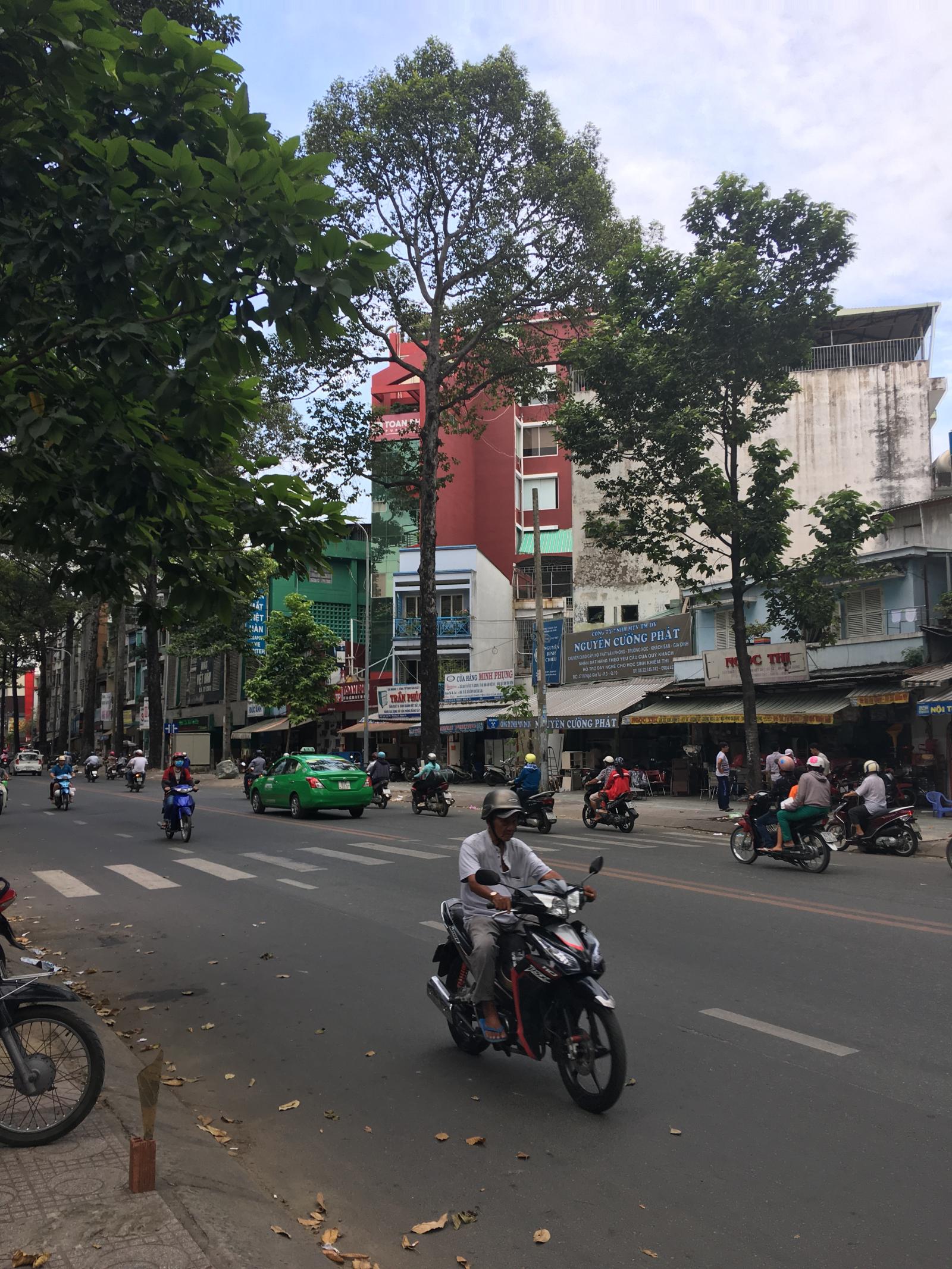 Bán nhà Mặt Tiền Lê Hồng Quận 10 DT:4x16m giá chỉ 23.5 tỷ 3 lầu