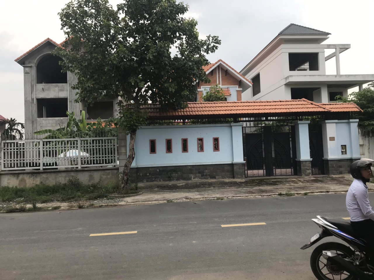 Bán Biệt Thự KDC 816, đường Nguyễn Duy Trinh, Phú Hữu, Quận 9 - 452 m2
