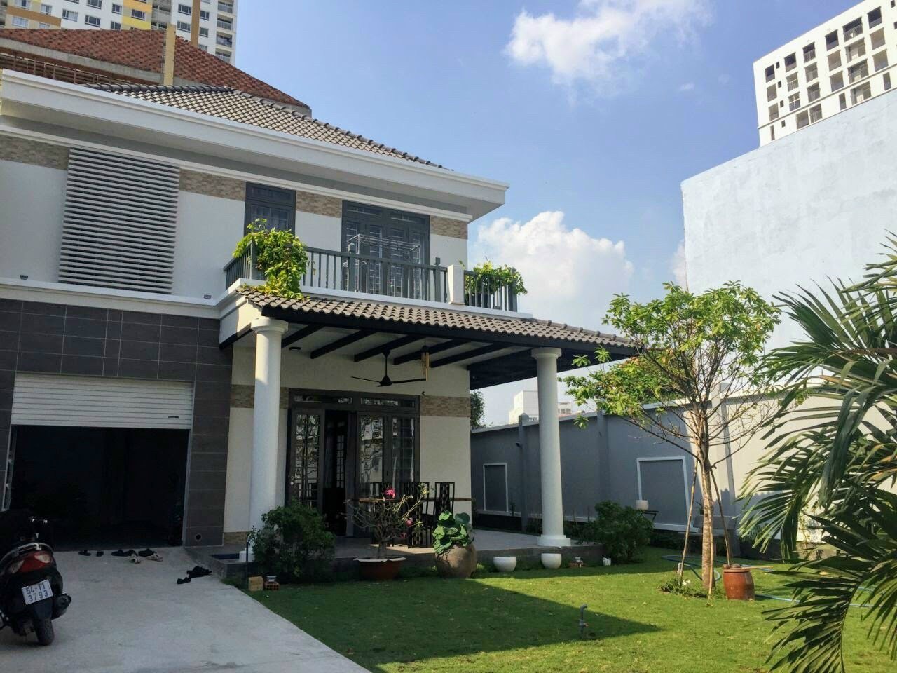 Bán villa đẹp nở hậu đường 64 phường Thảo Điền Quận 2, DT 308 m2.
