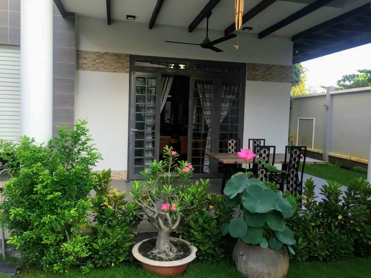 Bán villa đẹp nở hậu đường 64 phường Thảo Điền Quận 2, DT 308 m2.