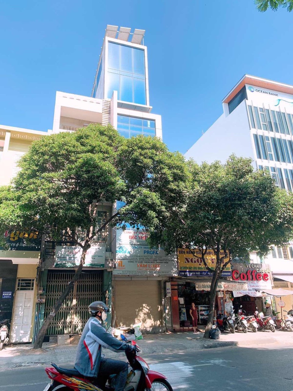 Bán nhà MT Nguyễn Minh Hoàng, K300, 4.5x25m, 4 lầu mới, giá: 21.3 tỷ TL. Quận Tân Bình