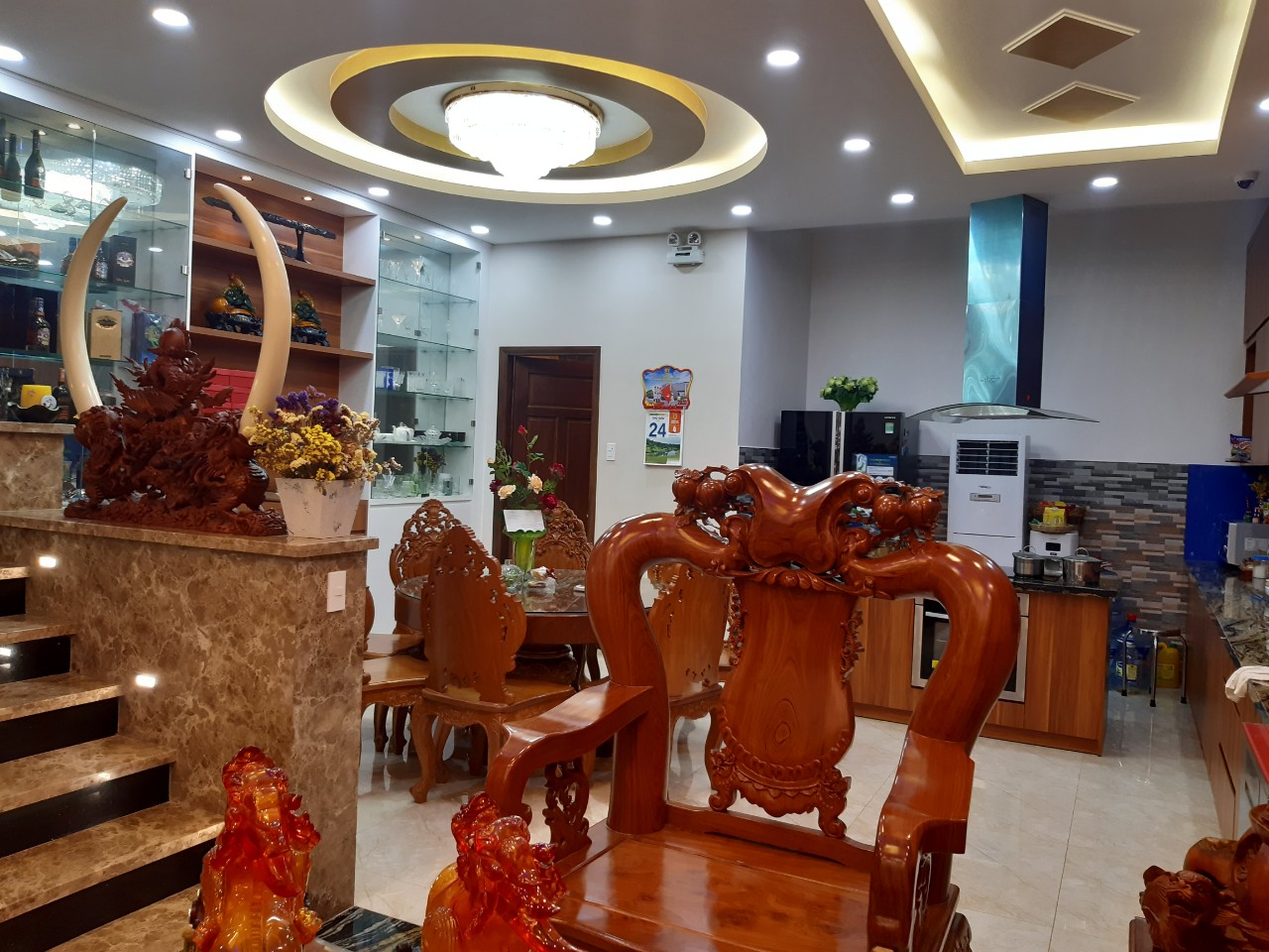 Bán nhà mặt tiền kinh doanh đẹp nhất đường Hùng Vương quận 10, DTSD: 380m2, 5 lầu, giá 17.7 tỷ