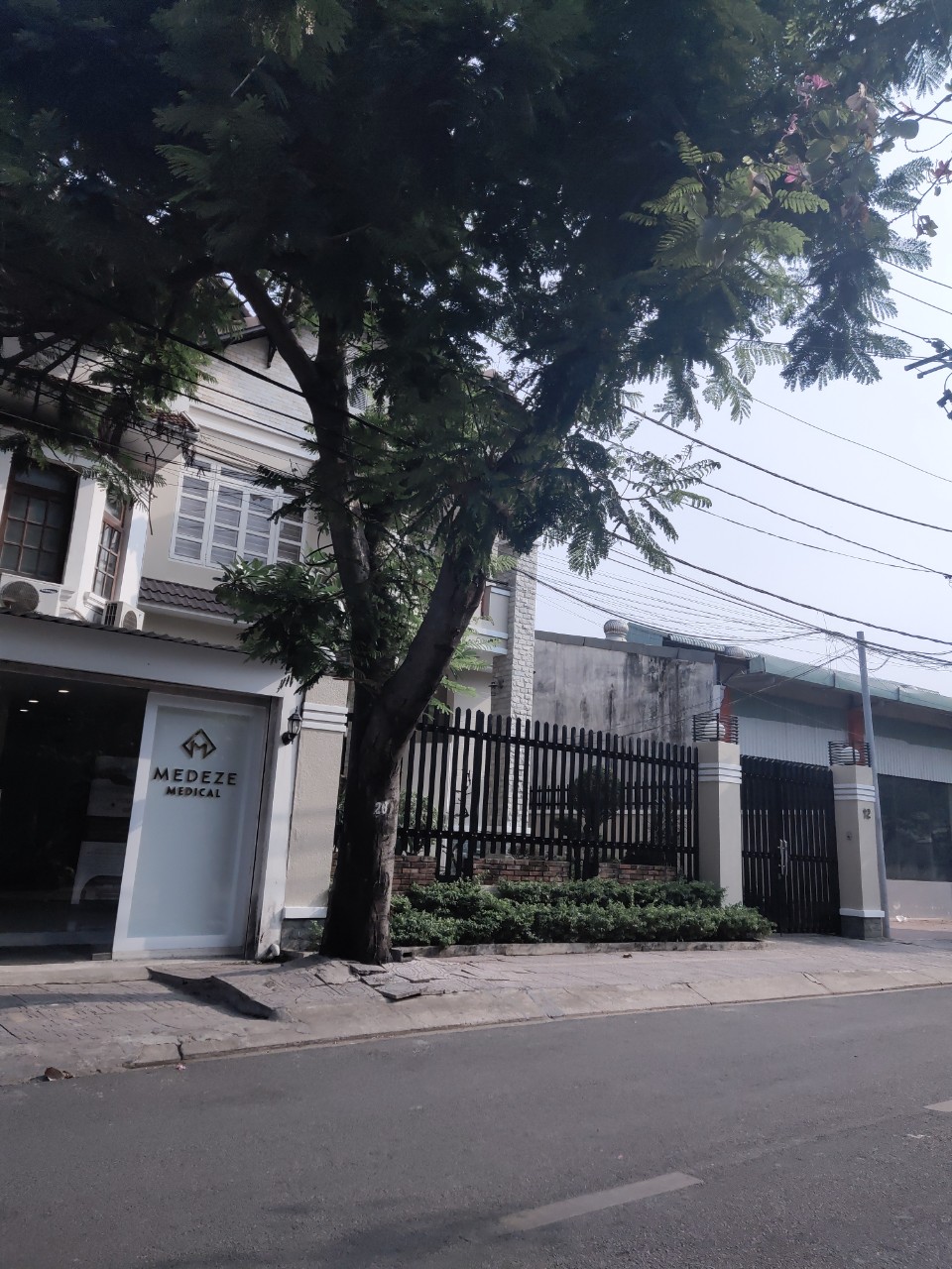 Cần bán nhà mới xây đep đường Lê Văn Miến phường Thảo Điền Quận 2 