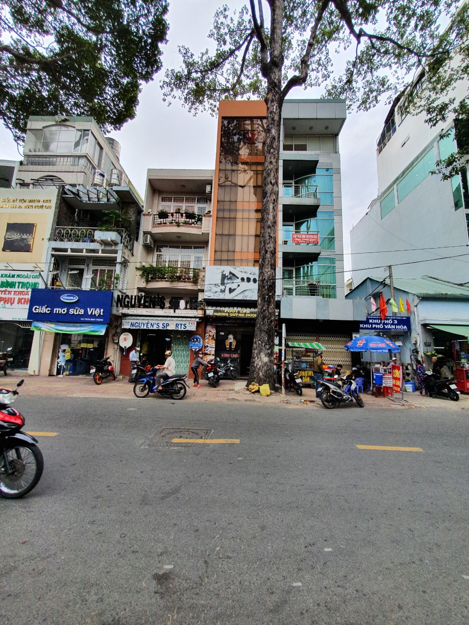 Bán nhà mặt tiền đường Hoàng Hoa Thám quận Tân Bình, diện tích 3.8x30m, giá bán chỉ 17.3 tỷ