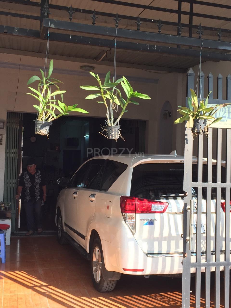  Nhà bán Huyện Hóc Môn hẻm xe hơi 7 chổ để trong nhà, cách mặt tiền Lê Thị Hà 100m giá 3.65 tỷ