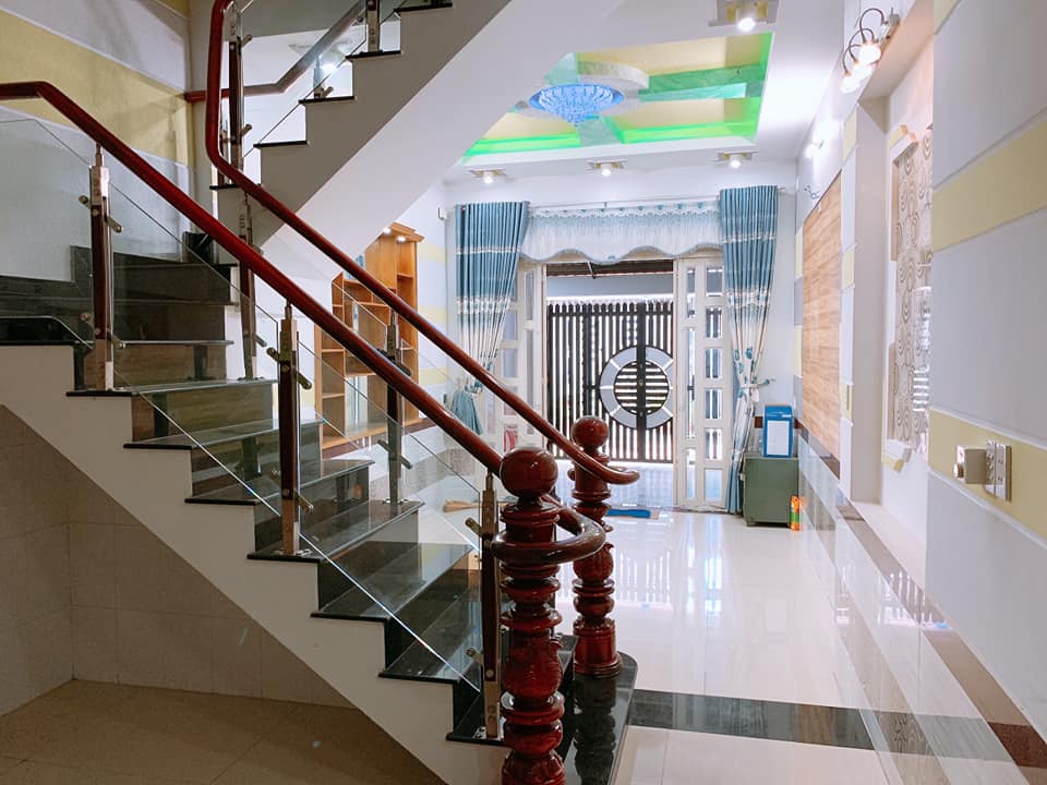 Bán nhà mặt tiền Lê Thị Riêng, ngay UBND Quận 12,  4 tầng, giá 5.2 tỷ