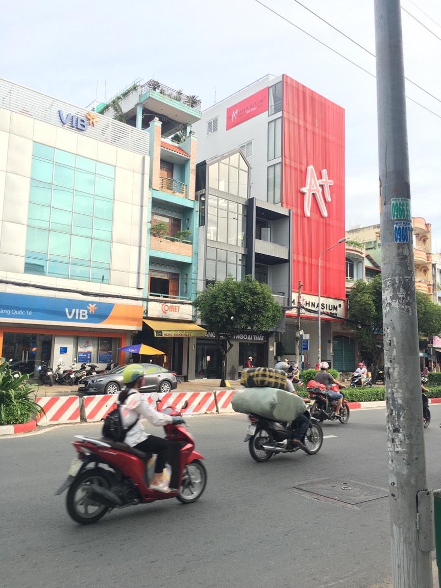 Bán nhà mặt tiền đoạn gần Nguyễn Văn Trỗi DT: 5 x 20 trệt 3 lầu giá 17,9 tỷ