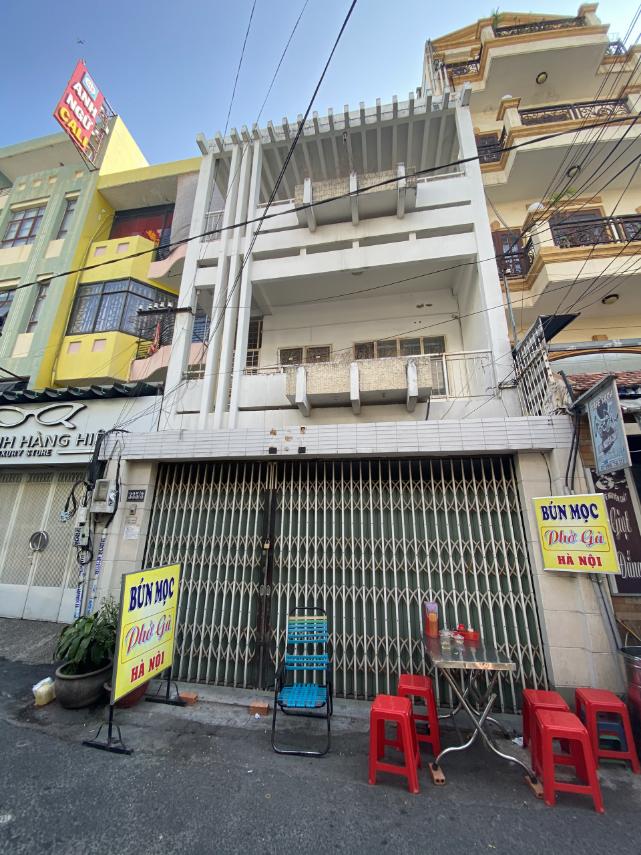 Nhà cần bán diện tích lớn ngang 14m dài 18.5m ở đường Nguyễn Trãi -Nguyễn Văn Cừ Quận 5