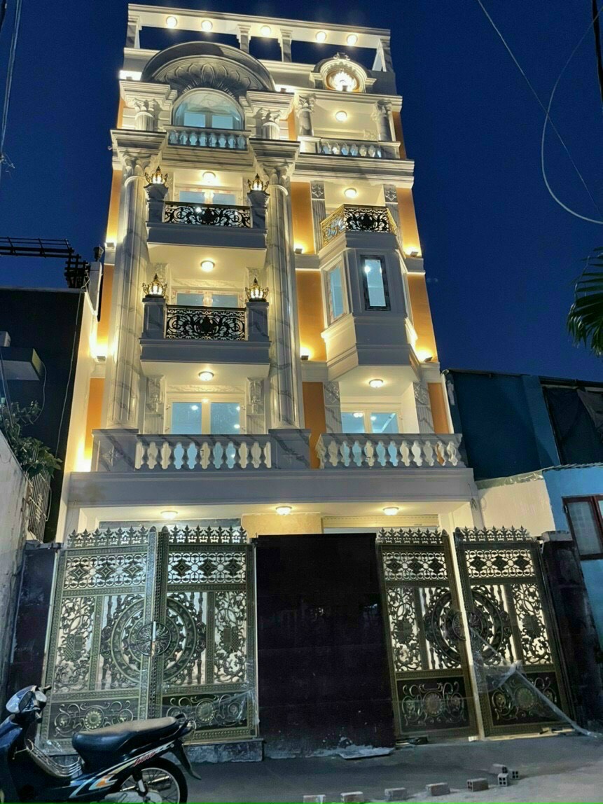 Bán khách sạn 15 phòng mặt tiền Nguyễn Minh Hoàng. DT: 4,3x18m, 4 lầu, 19,5 tỷ