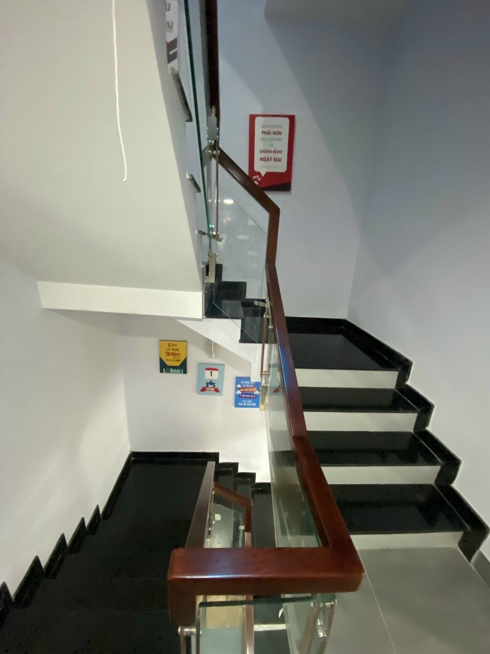 Gấp bán nhà đường 281 Lý Thường Kiệt P.15 Q.11