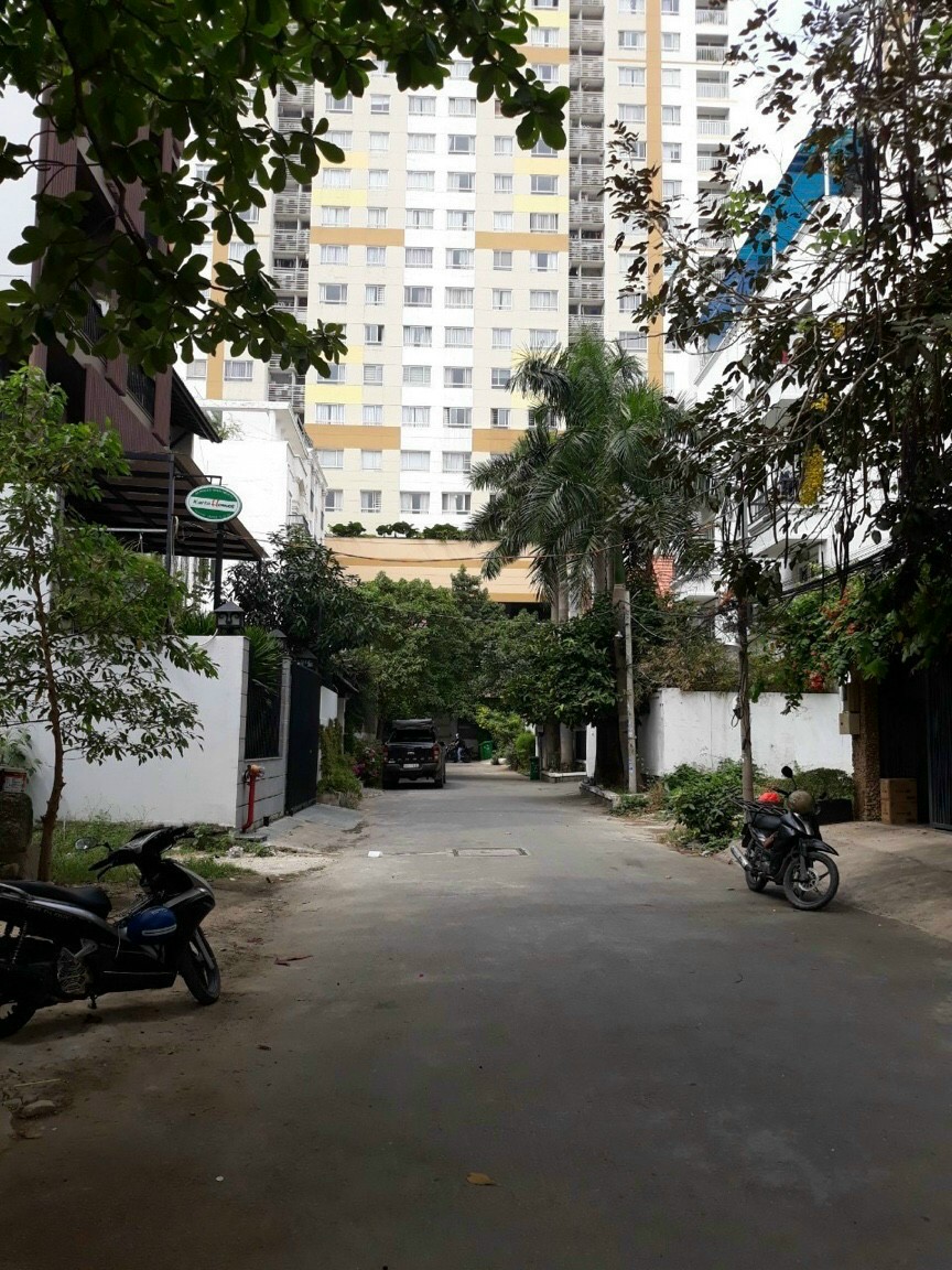 Chính chủ cấn bán gấp căn nhà đường Nguyễn Cửu Vân hẻm 10m, cạnh quận 1. DT: 6.2x20 giá 24 tỷ TL