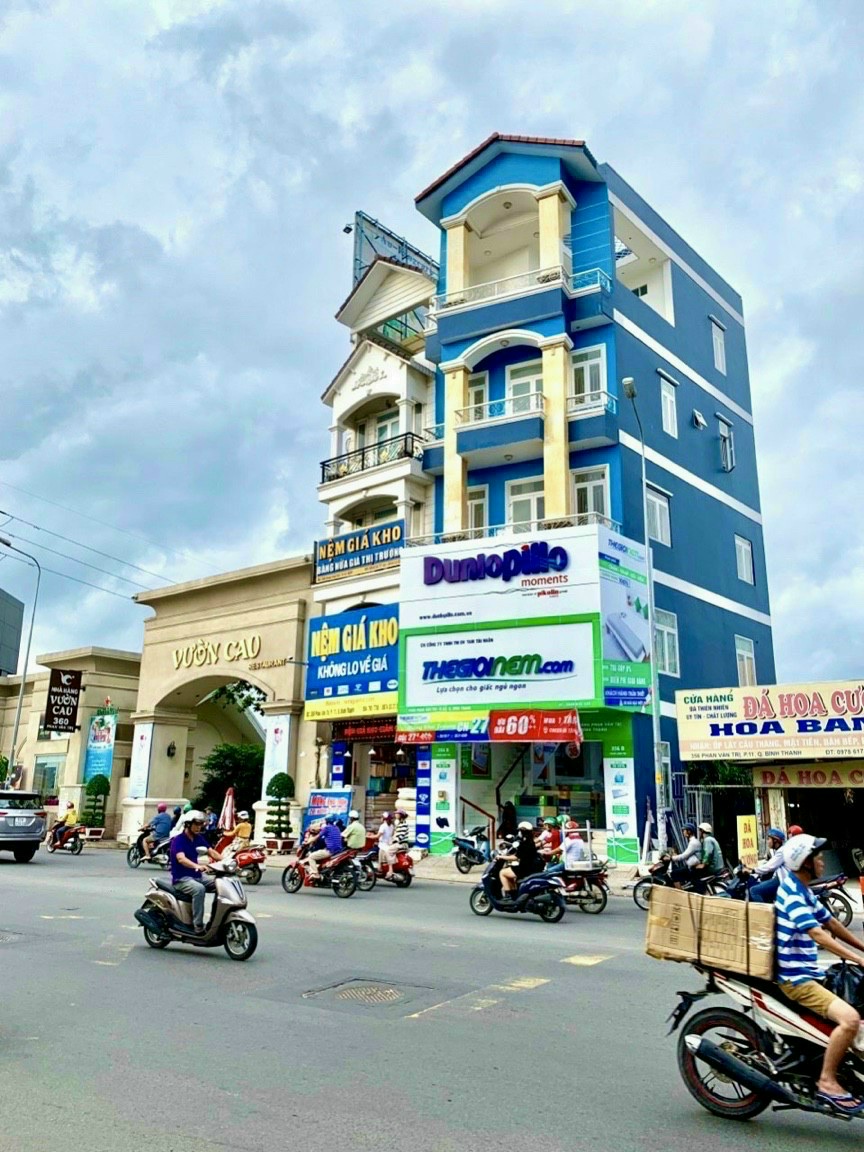 Bán gấp nhà Quận Phú Nhuận mặt tiền Huỳnh Văn Bánh, DT: 4x24m, cấp 4, giá 22 tỷ