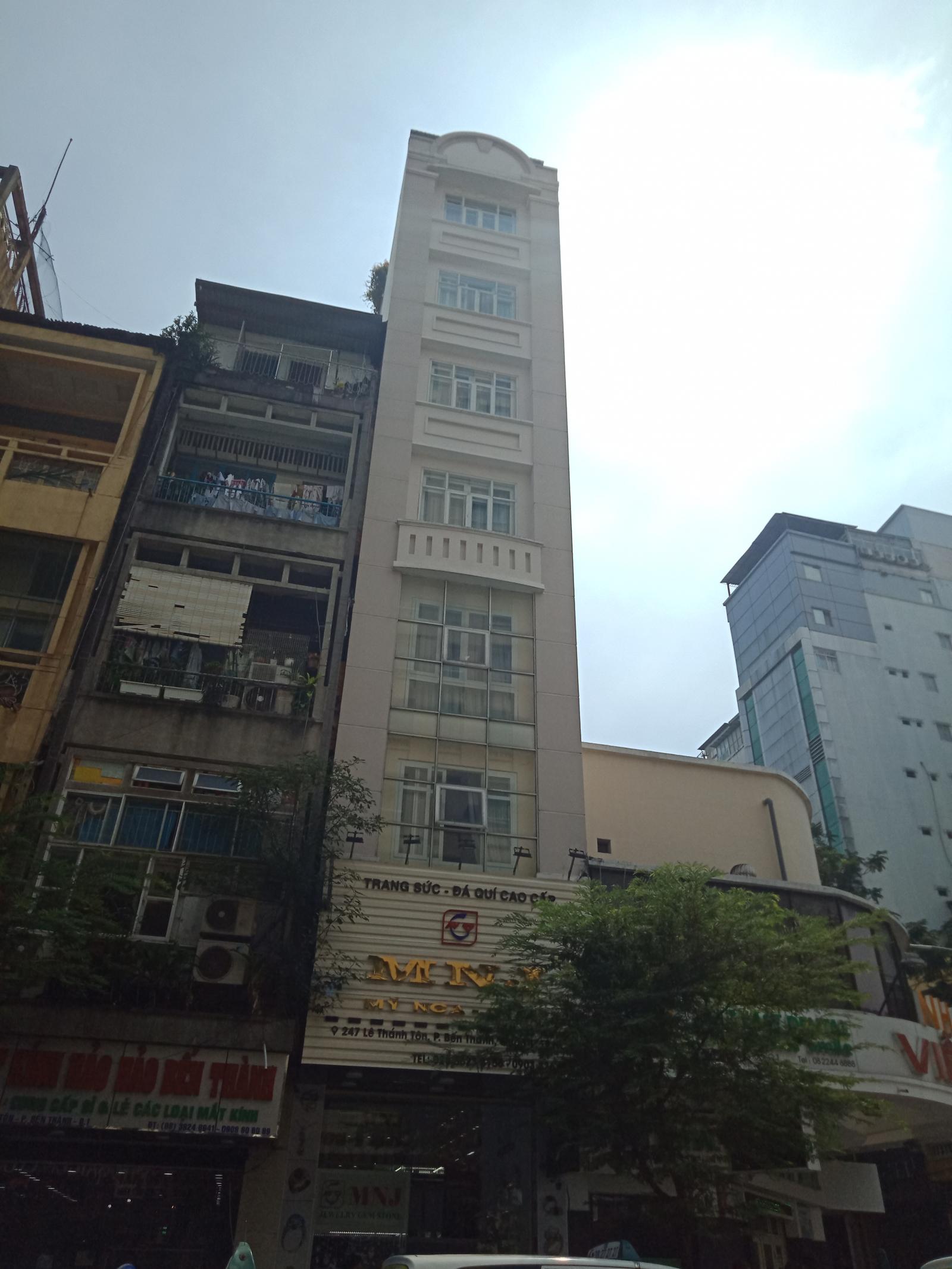 Bán Khách Sạn Mặt Tiền Đường Lê Văn Quới Quận Bình Tân, 7 Lầu.Giá 18,5 Tỷ
