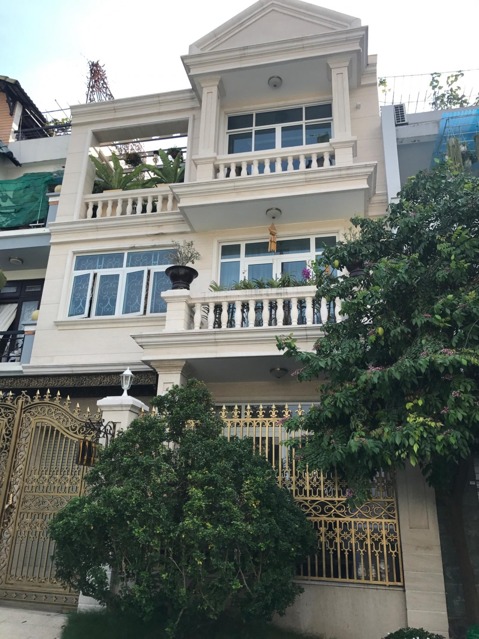 Gia đình cần bán lại căn biệt thự đường Quách Văn Tuấn, P12, Tân Bình 8mx20m nhà 4 lầu giá 25.5 tỷ TL
