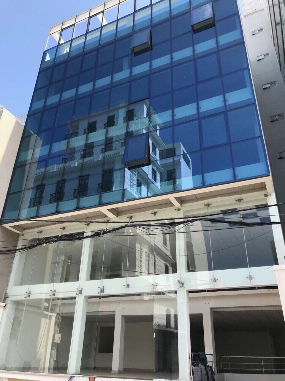 Bán nhà mặt tiền Võ Văn Tần, P5 Quận 3, DT 12x30m nhà 4 lầu, thuê 235 triệu giá tốt 200 tỷ. 