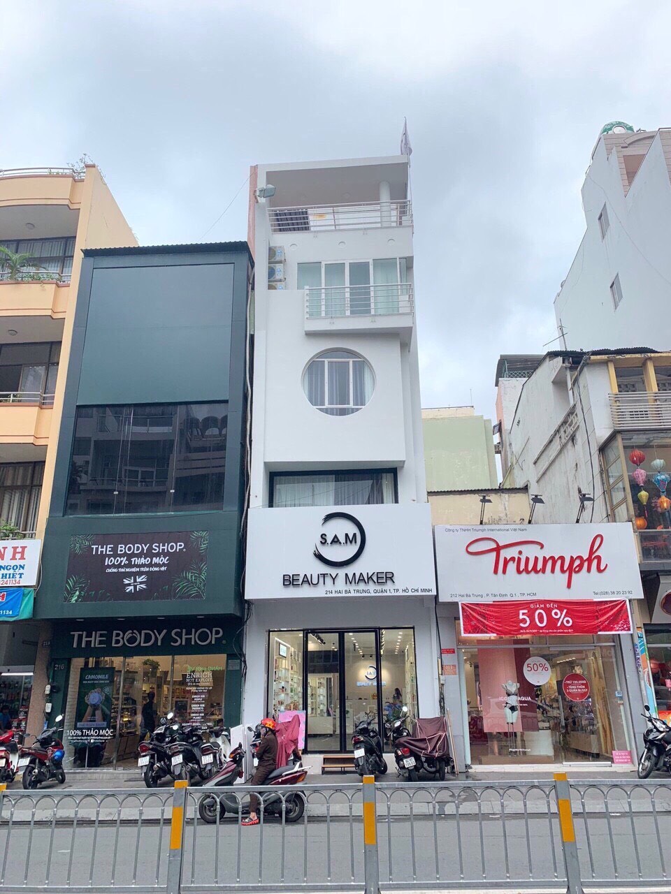 Chính chủ bán nhà khu biệt thự vip đường 3/2 Quận 10 DT 4.5x20m nhà 4 lầu giá 18 tỷ. LH: 0909.746.977