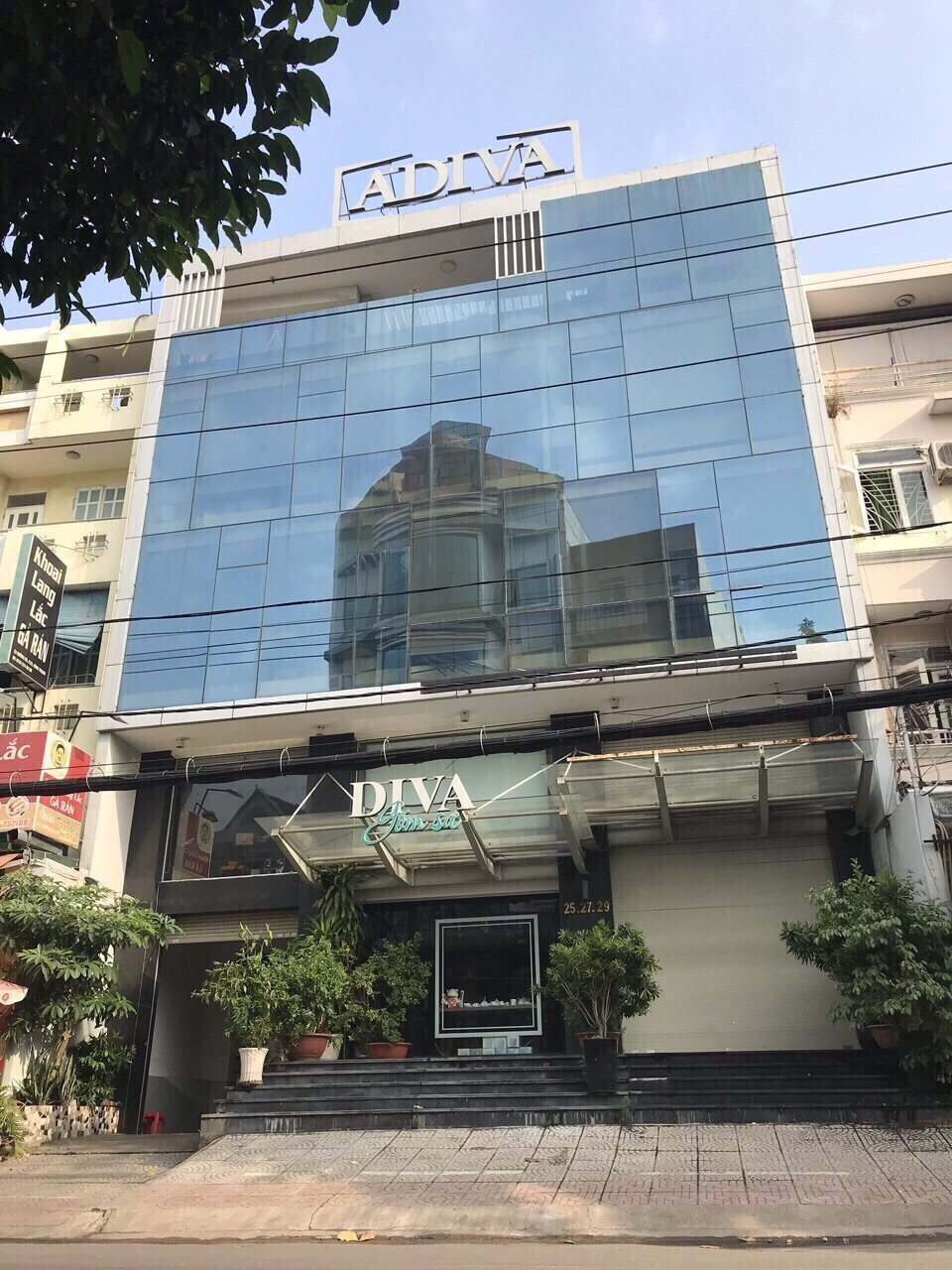 Bán gấp nhà mặt tiền đường 3 Tháng 2, P11, Q10. 8x17m nhà 2 lầu gía rẻ 38.5 tỷ TL