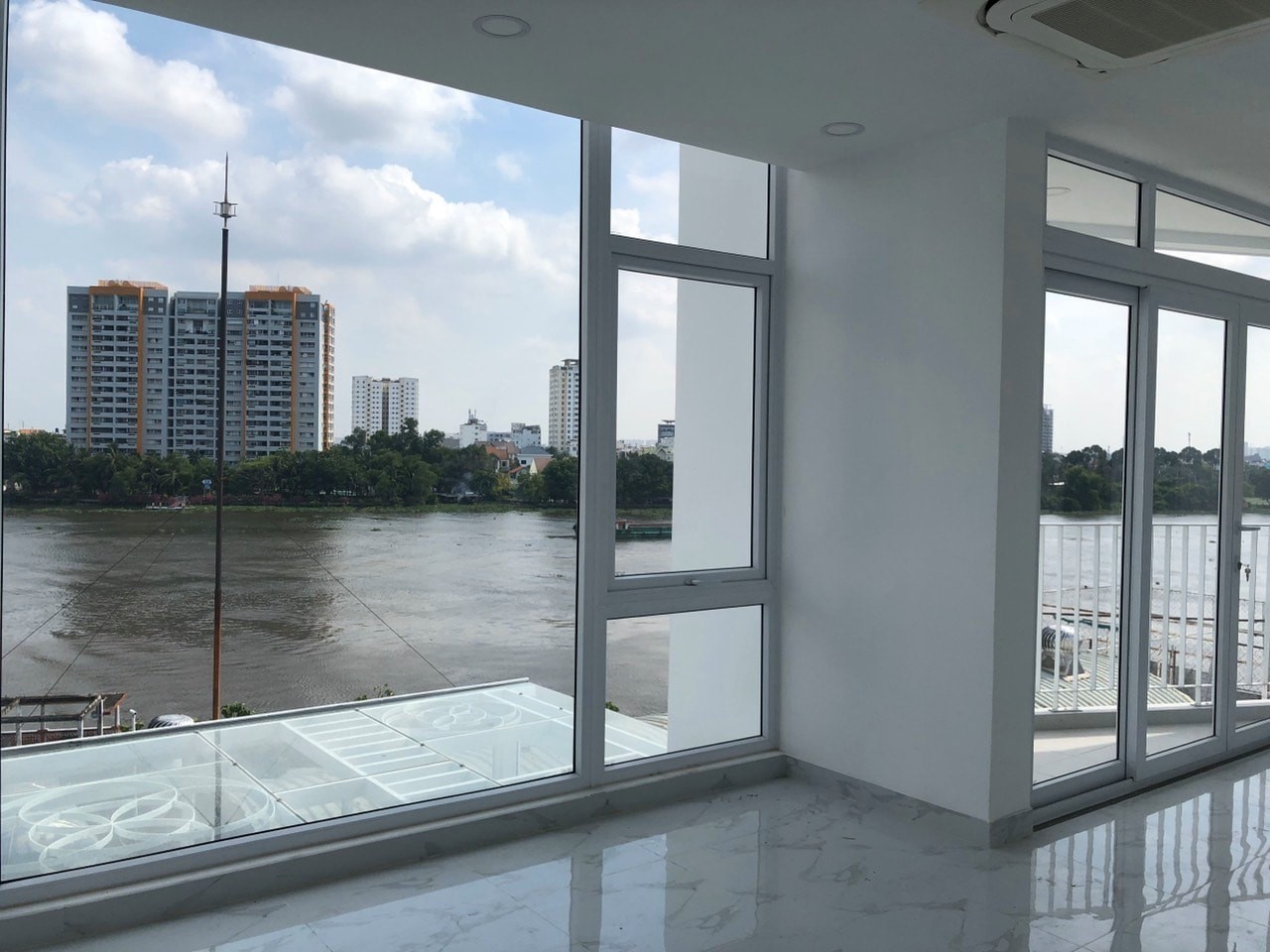 Bán nhà mặt tiền Thah Đa view song Sài Gòn Bình Thạnh 8 lầu, 7x30m giá chỉ 35 tỷ