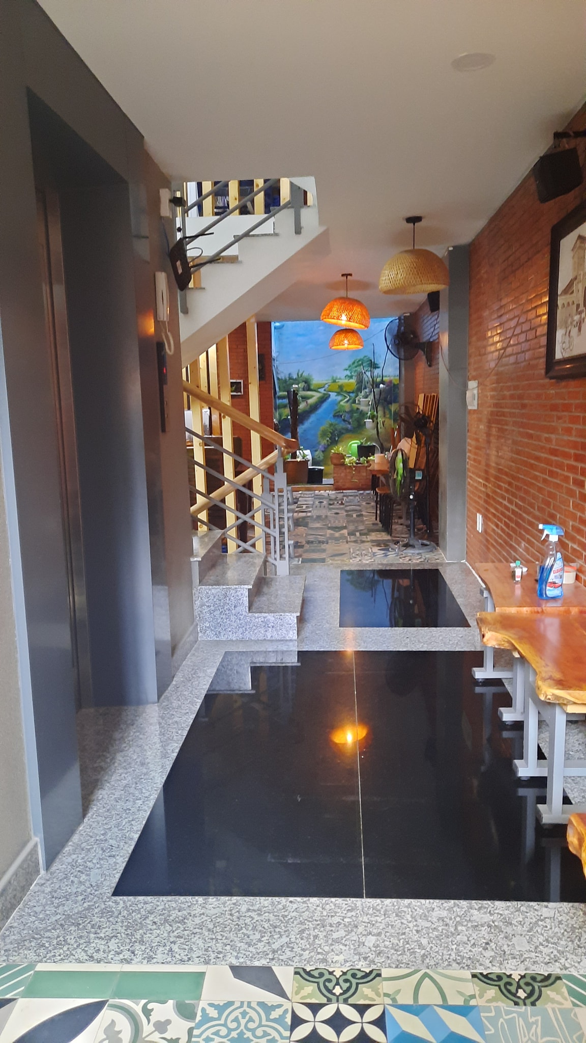Bán gấp nhà đẹp 6 lầu mặt tiền Nguyễn Hữu Tiến, Quận Tân Phú