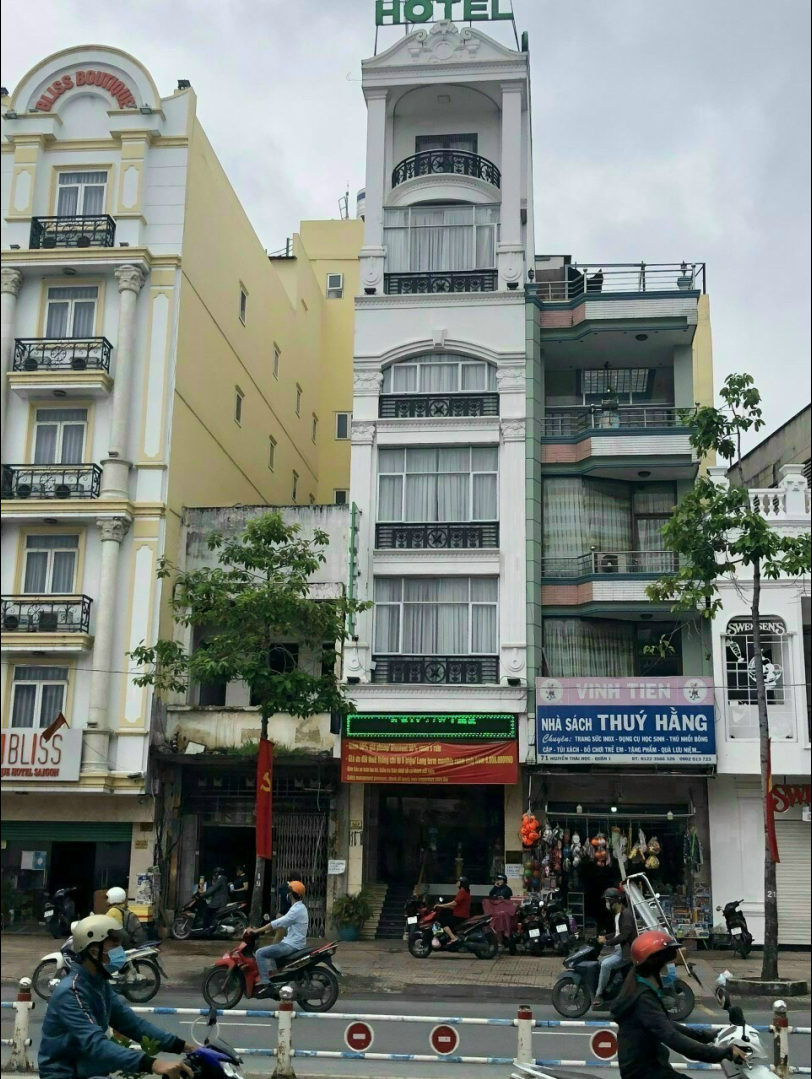 Bán khách sạn mặt tiền đường Nguyễn Chí Thanh P7 Q10. 4x20.5m nhà 6 lầu giá 23 tỷ TL