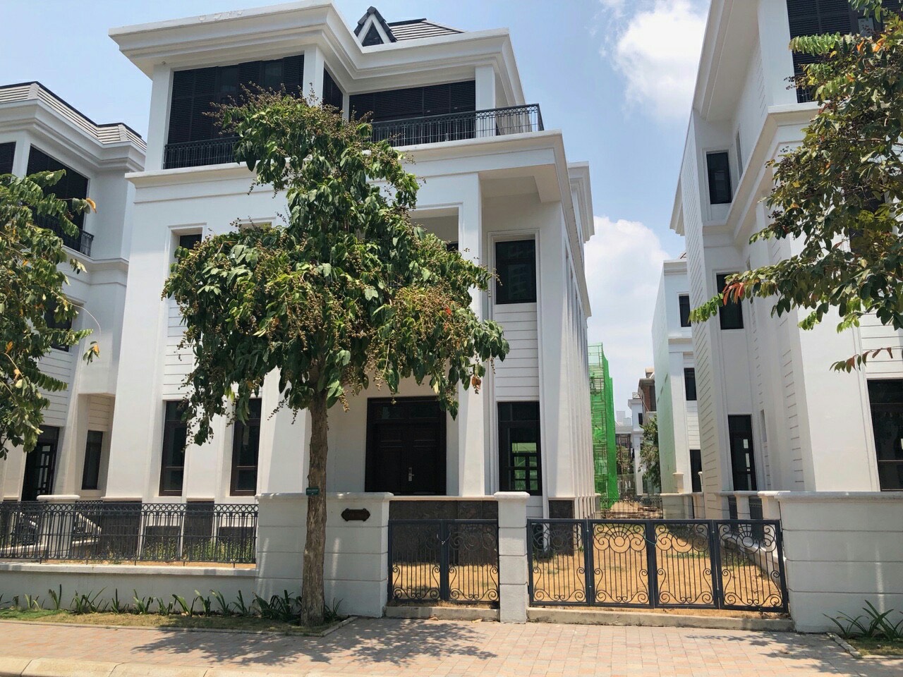 Bán Căn Biệt thự VinHome Nằm trên đường Nguyễn Hữu Cảnh và Điện Biên Phủ, Thô giá 75 tỷ