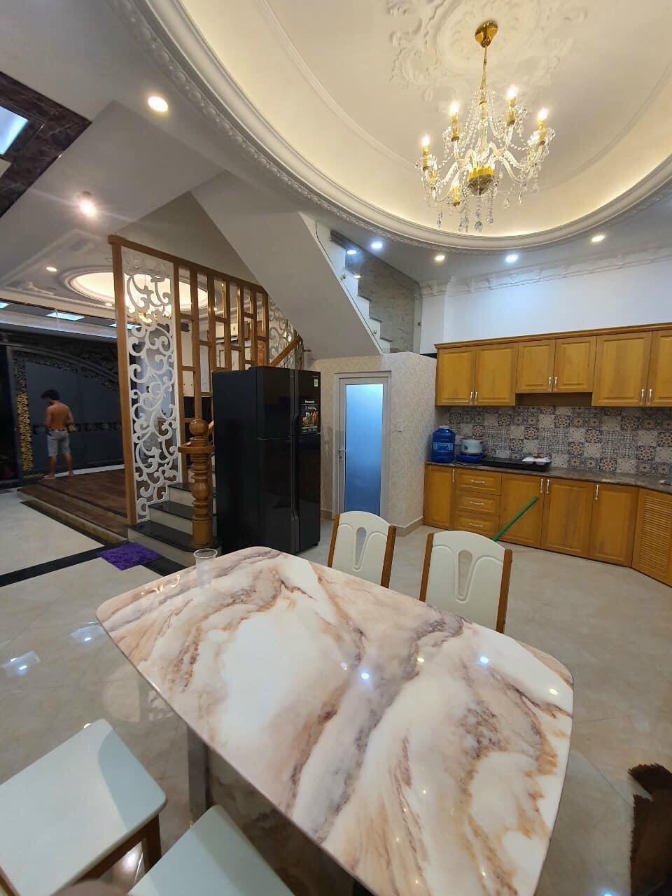 Bán nhà đẹp long lanh mặt tiền Nguyễn Thị Hương, Nhà Bè, 3 lầu, st. Giá 6,4 tỷ