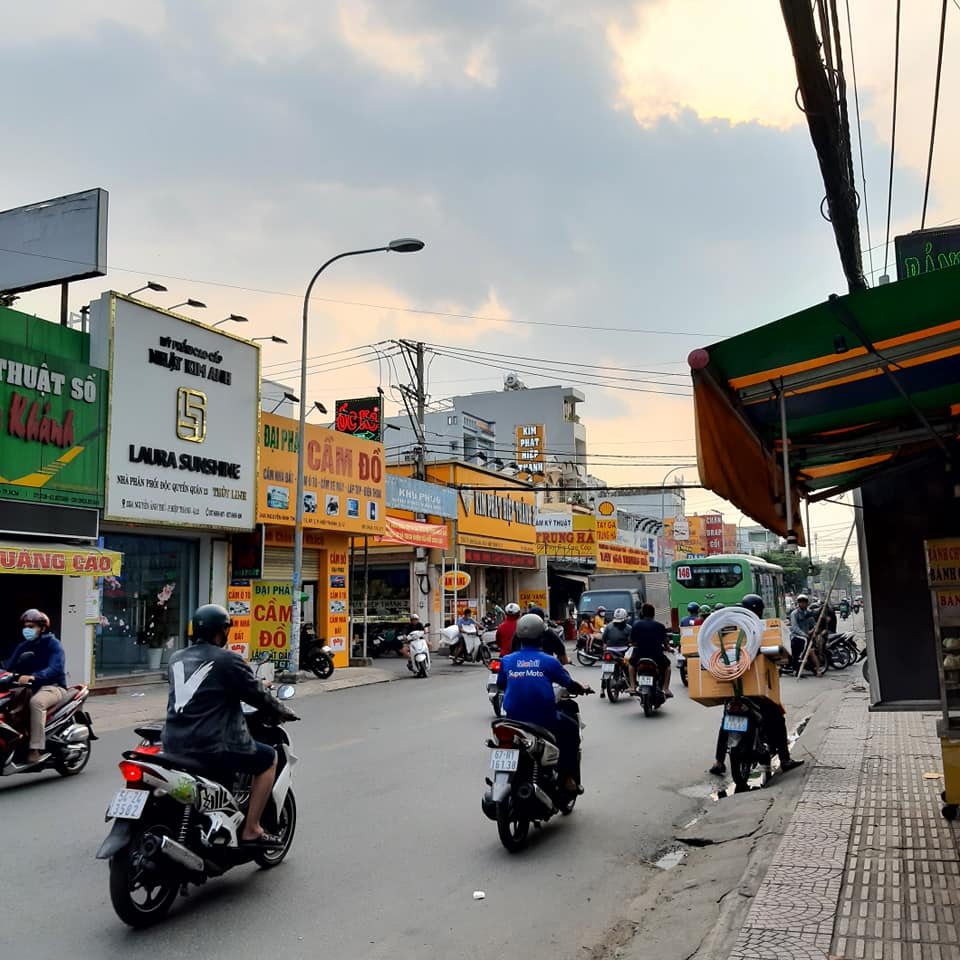 Bán mặt tiền kinh doanh Nguyễn Ảnh Thủ, Quận 12, 90m2, giá 9.8 tỷ.