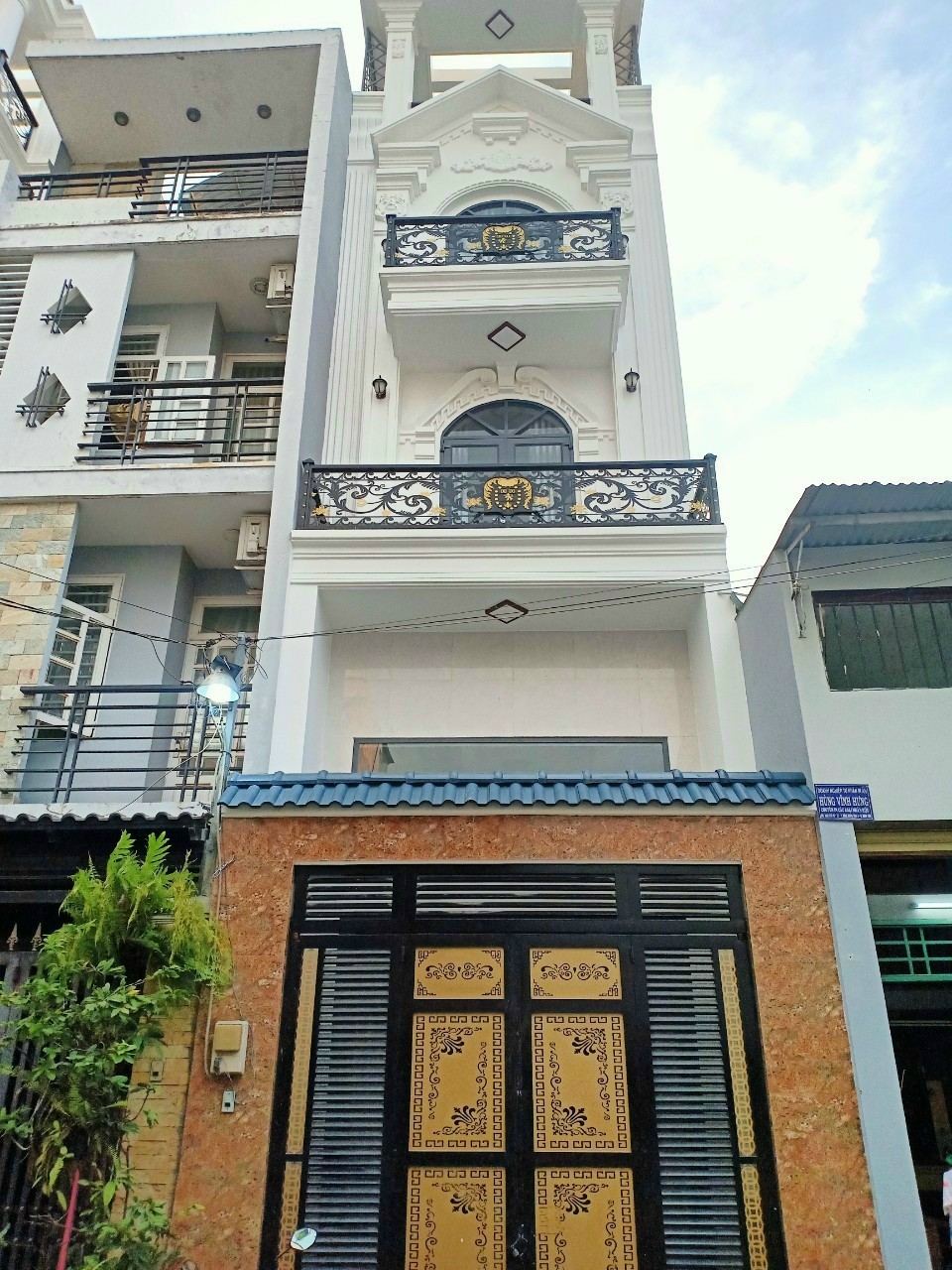 Bán nhà mặt tiền nội bộ Lê Văn Quới, Bình Tân, diện tích 4x18m, 4 tấm, 5 phòng ngủ, 5VS