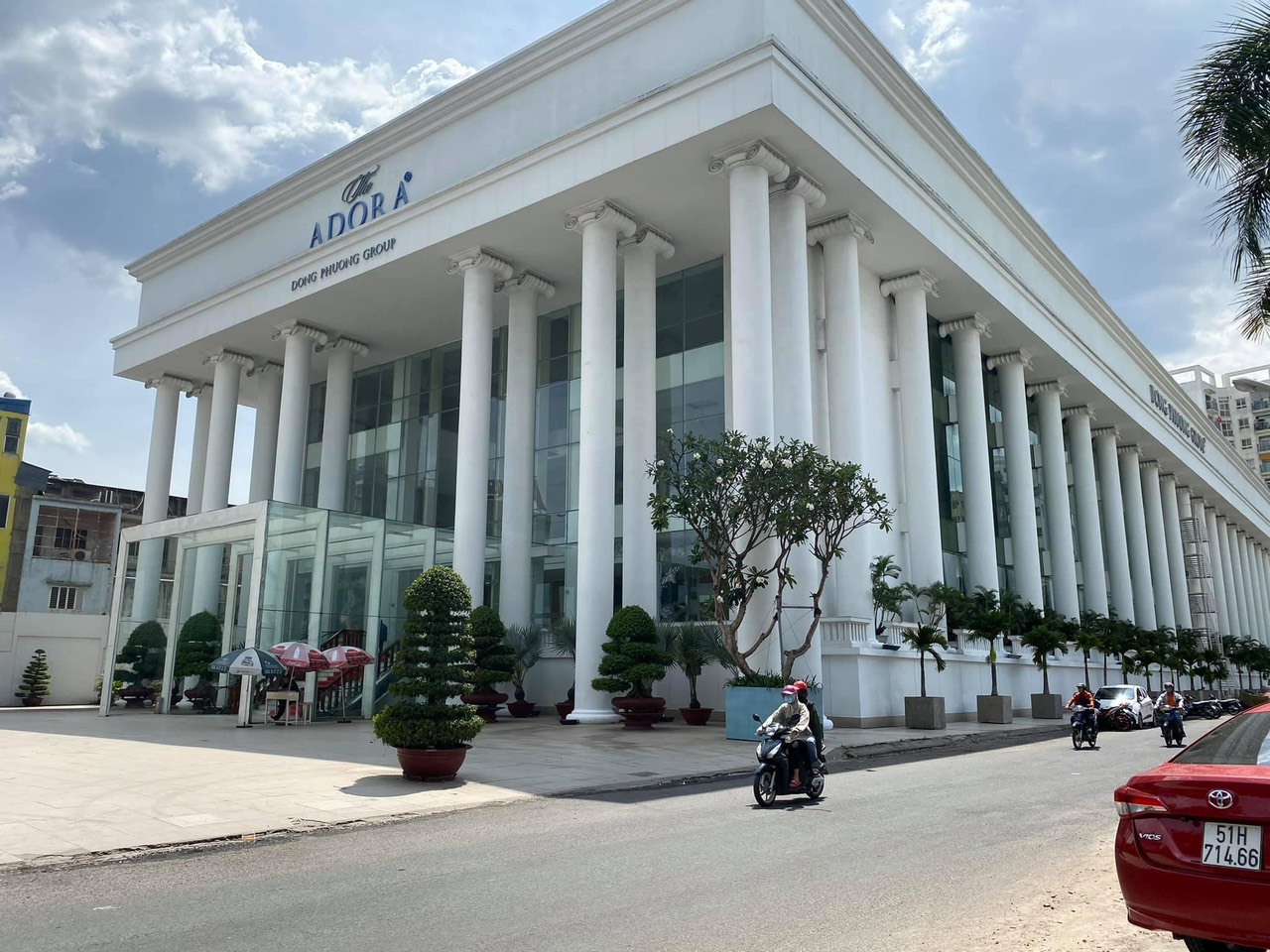 Bán nhà mặt tiền Nguyễn Văn Công, 72m2, KD, 3 bước ra chợ Tân Sơn Nhất, 9.3 tỷ.