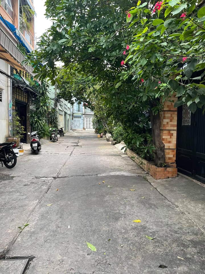 Cần bán gấp nhà HXH 4 tầng khu an ninh đường: Lũy Bán Bích, Quận Tân Phú