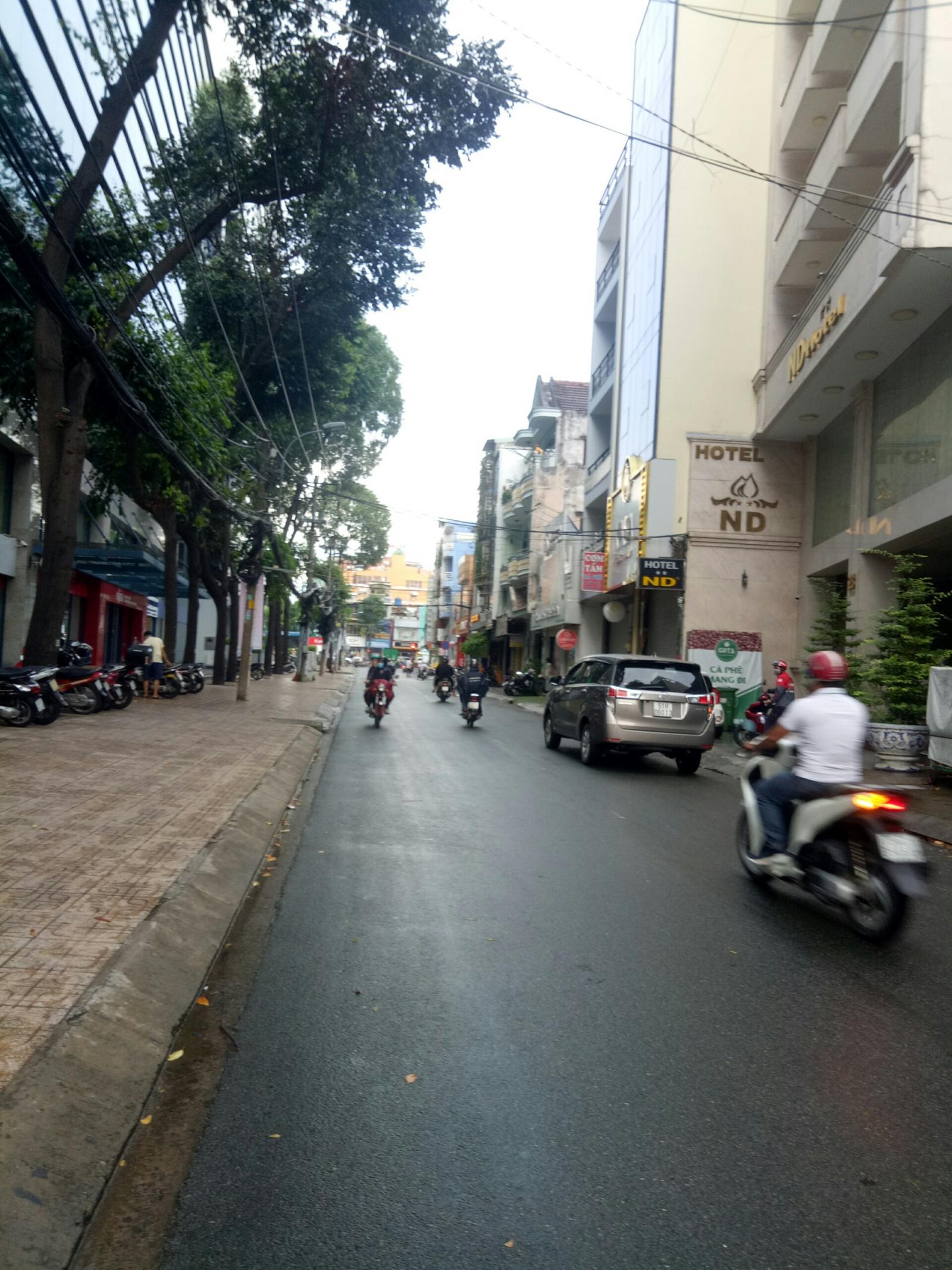 Bán nhà mặt tiền đường Nguyễn Quang Bích, P13, Q. Tân Bình (DT 6.05m x 20m) 2 lầu. Giá 23 tỷ TL