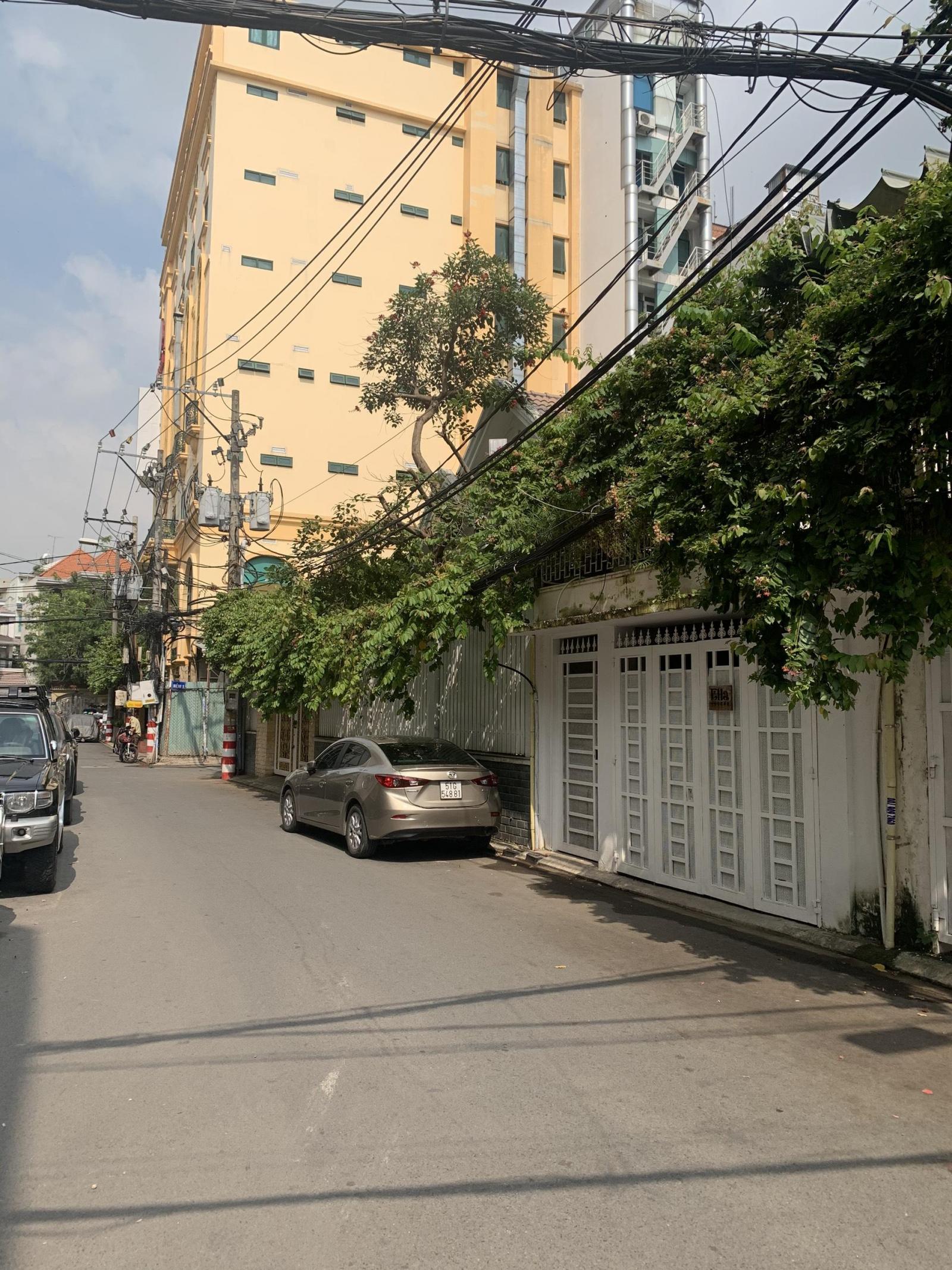 Bán nhà hẻm xe hơi đường 3/2 Quận 10 DT:6x18m giá chỉ 16.5 tỷ.kế bên siêu thị Sài Gòn