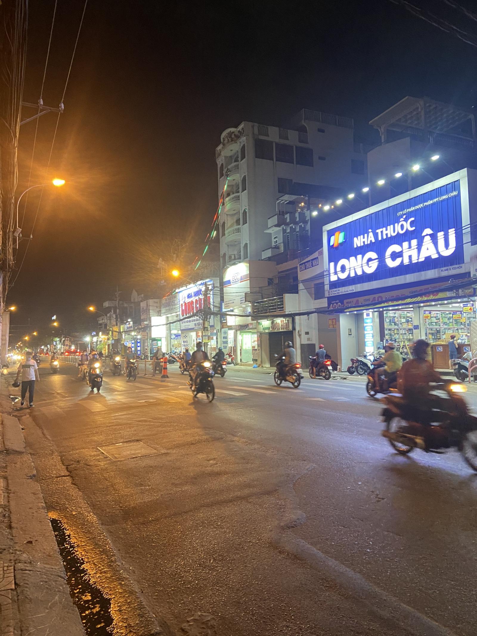 Bán nhà mặt tiền Trường Chinh, phường 12, Quận Tân Bình. DT: 139m2 giá chỉ 24 tỷ.