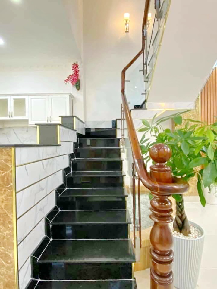 Bán nhanh nhà chính chủ góc 2 mặt tiền hẻm xe hơi 8m 2177 Huỳnh Tấn Phát Nhà Bè.
