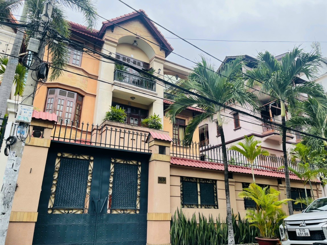 Bán nhà khu Hà Đô Đường 3 Tháng 2 Phường 12 Quận 10. DT 5.5x15m nhà 3 lầu giá 39 tỷ TL. LH 0909.746.977
